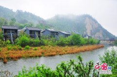 在相对独立的特色别墅修建群体中