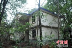 湖南长沙一公园内豪华别墅被当公厕 曾计划建度