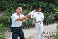市民吴道国下班途中