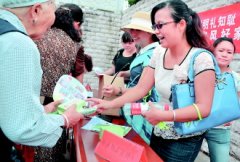 换到了环保布袋、围裙、笔、纸巾等环保物品