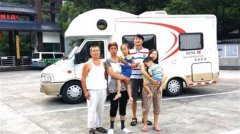 开着房车去度假 小伙携家人渡過异乡中秋节