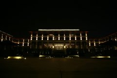 西安临潼悦椿温泉旅館是由新加坡悦榕團體与西安曲江临潼旅游投资（團體）有限公司配合打造的一个五星级温泉旅館群