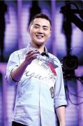 余少群表态《我们约会吧》现场征女友 是相亲还