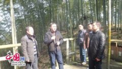  检查组一行在对旅游景区、星级宾馆和农家乐、观光社举办实地检查的基础上