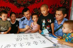 厦门援疆特警在乌鲁木齐市南湖北路宏仪小区办起了小白鹭夏令营