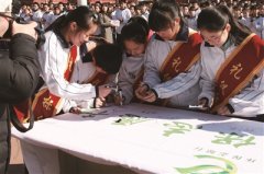 掩護情況 学生在行动