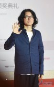 [!--empirenews.page--] | 图为：出名影戲导演岩井俊二[!--empirenews.page--]