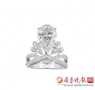 Angelababy就率先在INS上发出了完婚所用的大钻戒