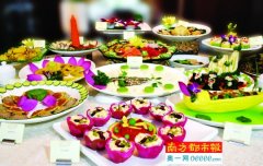 餐前小食“花田喜事”、“莲缝泛舟”充實展示厨师的刀工