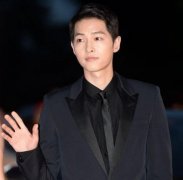 宋仲基携女友出游？回应：与事恋人员度假